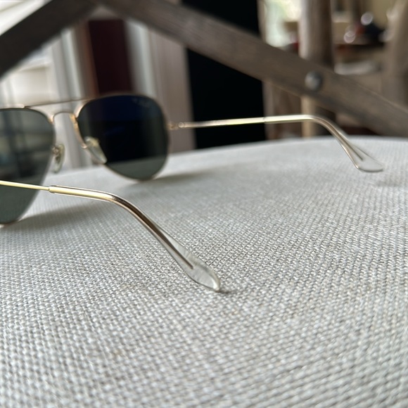 Dark Ray Ban Aviator Polarized Sun Glasses - Picture 5 of 11